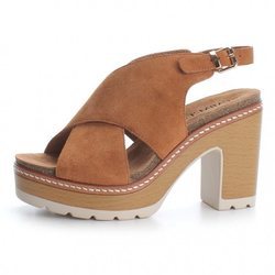 Sandalia cruzada de la colección primavera/verano 2018 de Carmela