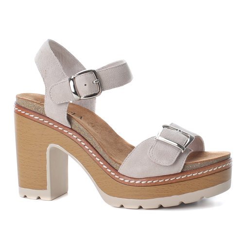 Sandalia de doble tira de la colección primavera/verano 2018 de Carmela