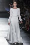 Vestido de novia con mangas de Rosa Clará en la Barcelona Bridal Fashion Week 2018