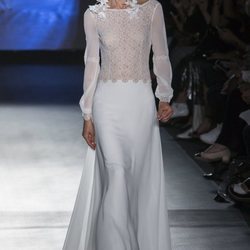 Vestido de cuerpo de tul y encaje de Rosa Clará en la Barcelona Bridal Fashion Week 2018
