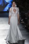 Vestido con cuerpo de encaje floral de Rosa Clará en la Barcelona Bridal Fashion Week 2018