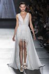 Vestido asimétrico de Rosa Clará en la Barcelona Bridal Fashion Week 2018