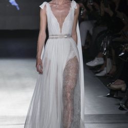 Vestido con transparencias y bordados de Rosa Clará en la Barcelona Bridal Fashion Week 2018