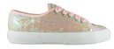 Zapatilla con lentejuelas de la nueva línea en tonos pastel de Superga