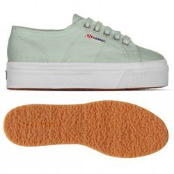 Zapatilla en color verde de la nueva línea en tonos pastel de Superga