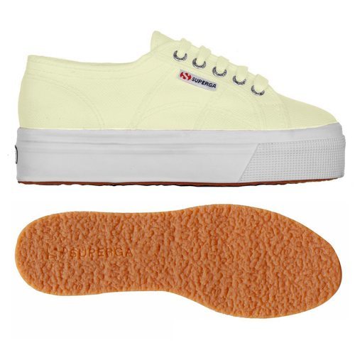 Zapatilla en color amarillo de la nueva línea pastel de Superga