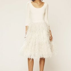 Falda cubierta de plumas de la colección novia primavera 2018 de Sarah Jessica Parker