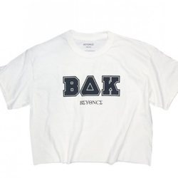 Crop top en color blanco de la colección de Beyoncé inspirada en Coachella