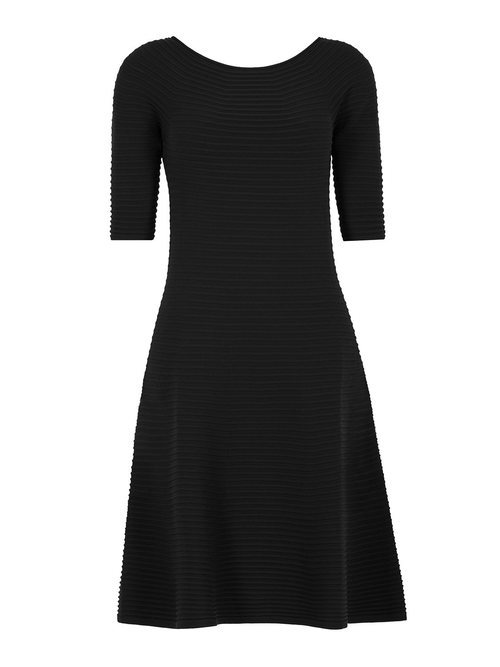 Vestido midi en color negro de la firma Wolford para el día de la madre 2018