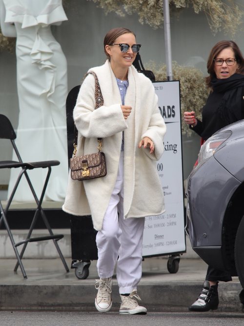 Natalie Portman con un total white en Los Ángeles