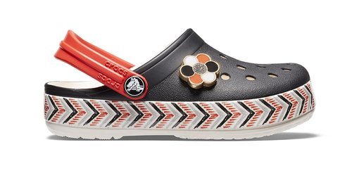 Zueco negro con la suela estampada de la nueva colección de Crocs 2018