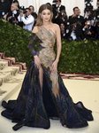 Gigi Hadid luce un Versace en la Met Gala 2018