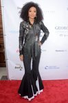 Judith Hill con un pantalón de volantes y cazadora de flecos en Gala Anual de la Fundación George López de Golf 2018