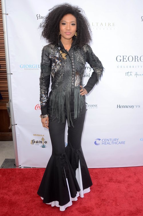 Judith Hill con un pantalón de volantes y cazadora de flecos en Gala Anual de la Fundación George López de Golf 2018