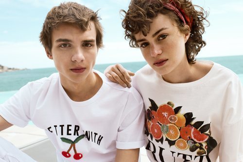 Los estampados tropicales dominan la colección verano 2018 de Pull&Bear