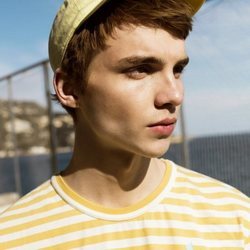 Camiseta y gorra de la colección verano 2018 de Pull&Bear