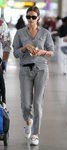 El cómodo conjunto de camisa y pantalón que escogió Irina Shayk para viajar