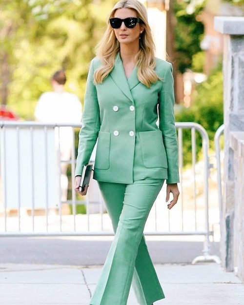 Ivanka Trump con un traje de Sandro Paris en las calles de Washington