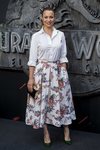 Natalia Verbeke con un conjunto casual en la premiere de Jusassic World 2018