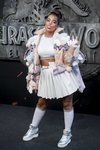 Noa Kirel con un look extravagante en la premiere de Jurassic World 2018