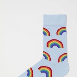 Calcetines con arcoíris de la nueva colección 'Love for All' de H&M
