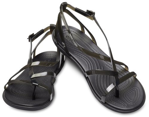 Modelo en negro de la nueva colección primavera/verano 2018 de Crocs