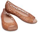 Modelo en dorado de la nueva colección primavera/verano 2018 de Crocs