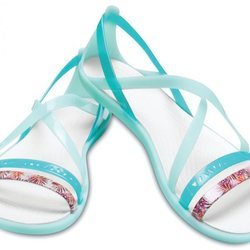 Modelo con estampado de la nueva colección primavera/verano 2018 de Crocs