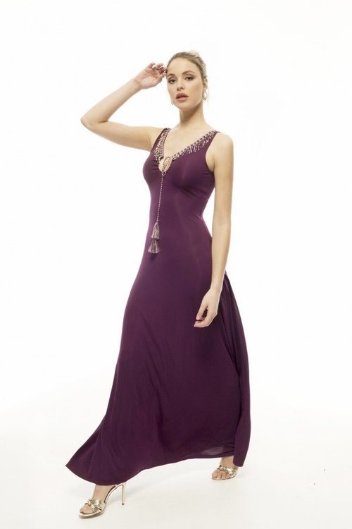 Vestido largo morado de la nueva colección de la firma Armario Lulú 2018