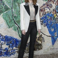 Emma Stone de Louis Vuitton en el desfile de su colección crucero 2019