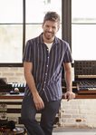 Camisa oscura de rayas de la colección primavera/verano 2018 de Springfield