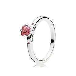 Anillo plateado con el brillante rosa de la colección para bodas de Pandora 2018