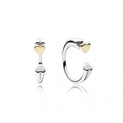 Pendientes plateados con detalles dorados de la colección para bodas de Pandora 2018