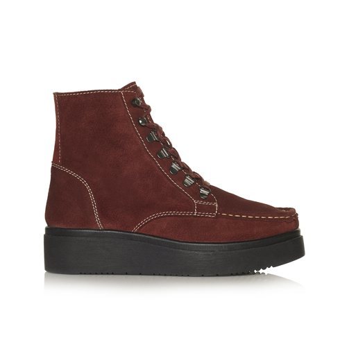 Botas de ante burdeos de la nueva colección otoño/invierno 2018/2019 de Benetton