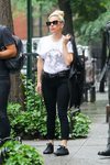 Lady Gaga con un pantalón negro y camiseta blanca en Nueva York 2018