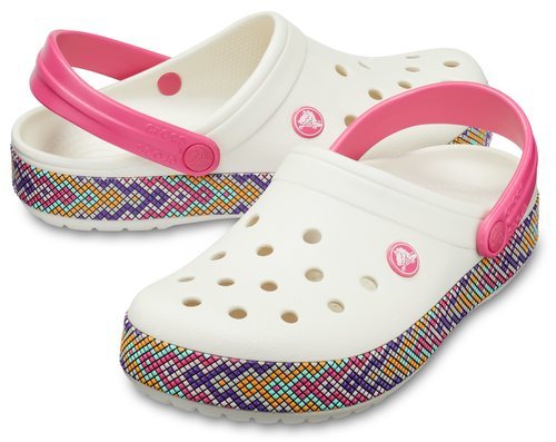 Zuecos en color blanco y rosa de la nueva colección de mujer e Crocs 2018