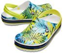 Zuecos con estampado tropical de la nueva colección de mujer de Crocs 2018