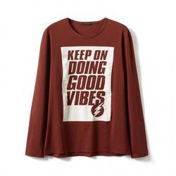 Camiseta en color teja con letras estampadas de la nueva colección otoño/invierno 2018/2019 de Sisley