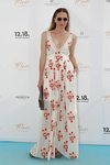Carola Baleztena con un vestido largo estampado en la inauguración del Hotel 'Seven Pines' en Ibiza 2018