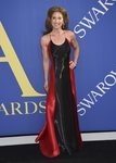 Dylan Lauren con un vestido bicolor en los premios CFDA en Nueva York 2018