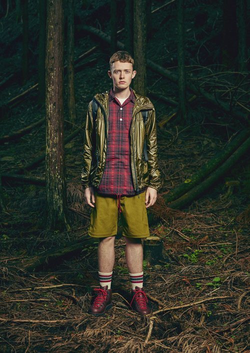 Modelo con una camisa de cuadros y abrigo de la nueva línea Outdoor de la nueva coleeción SS19 de Woolrich
