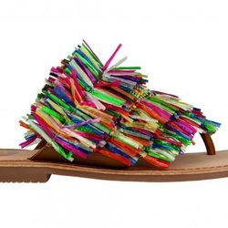 Sandalia con flecos de colors de la nueva propuesta de Gioseppo para el verano 2018