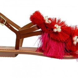 Sandalia con flores en color rojo de la nueva propuesta de Gioseppo para el verano 2018