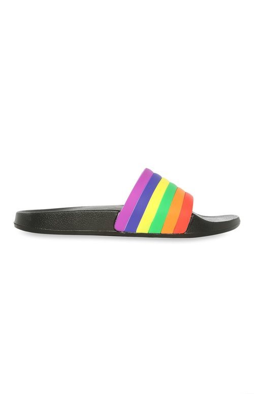 Chanclas con la bandera multicolor de la colección 'Pride 2018' de Primark