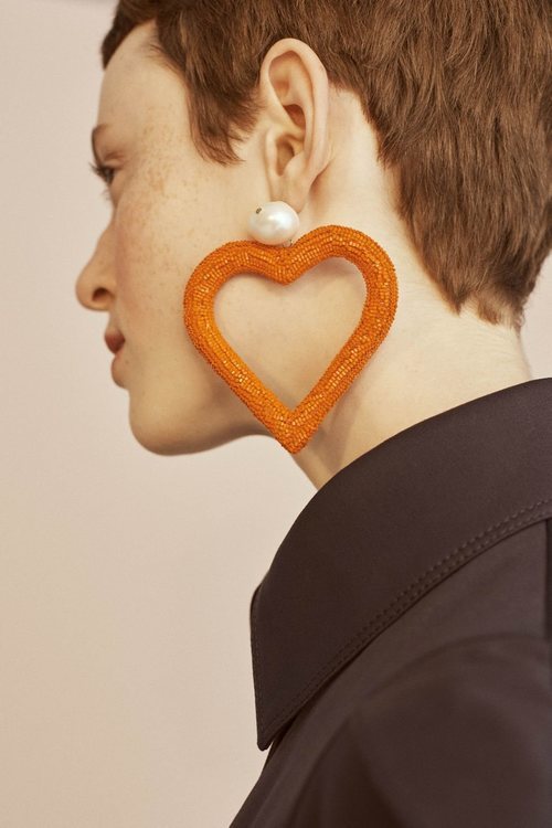 Pendientes de corazón de la colección Crucero 2019 de Carolina Herrera
