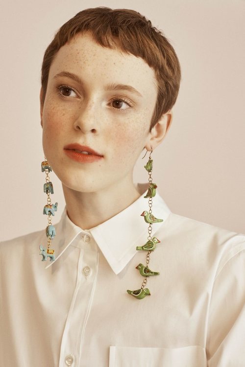 Pendientes largos de la colección Crucero 2019 de Carolina Herrera