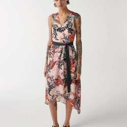 Vestido midi asimétrico con estampado tropical de la nueva colección primavera/verano de Sisley 2018