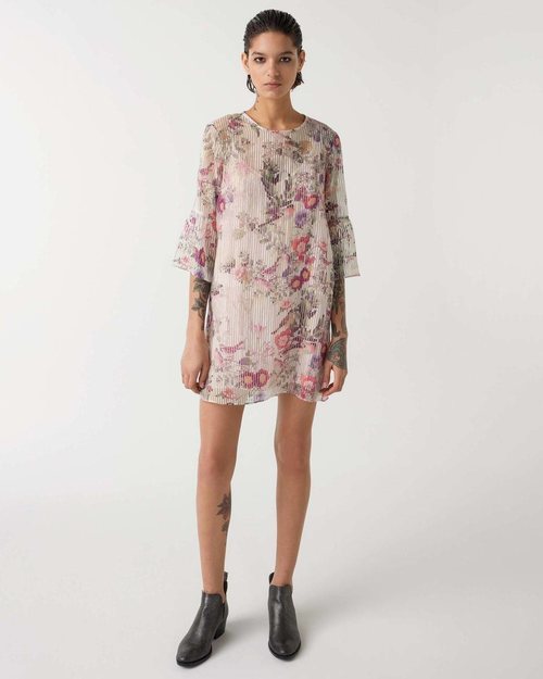 Vestido corto con estampado floral de la nueva colección primavera/verano de Sisley 2018