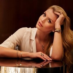 Lady Kitty Spencer muestra la nueva colección de Bulgari