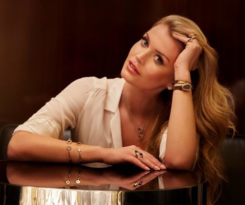 Lady Kitty Spencer muestra la nueva colección de Bulgari